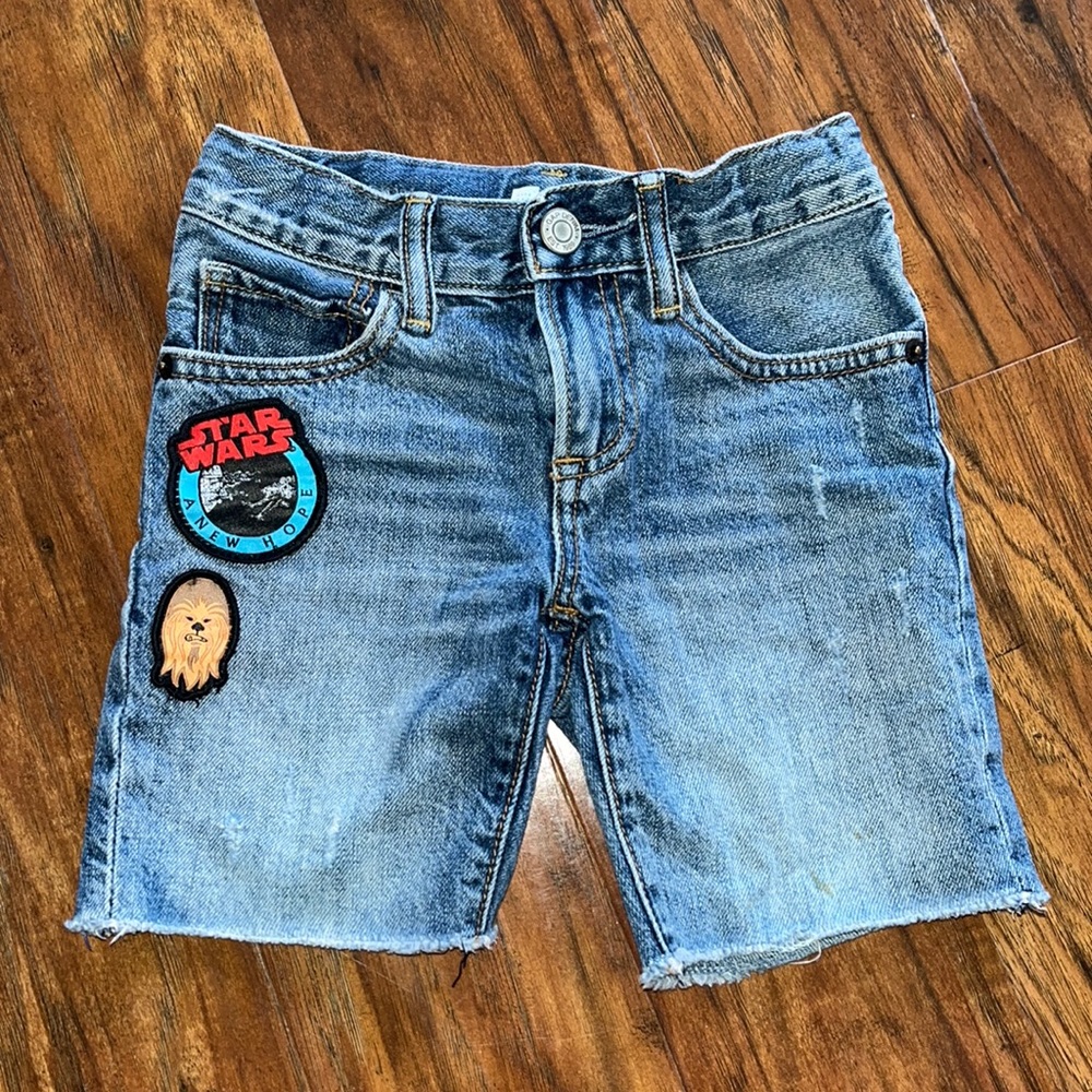 Gap Star Wars Boys Denim Shorts. Size 4 years toddler.